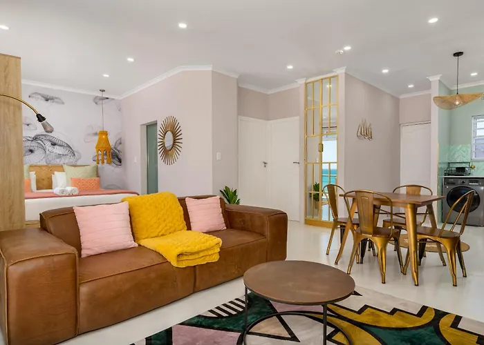 323 Leisure Bay