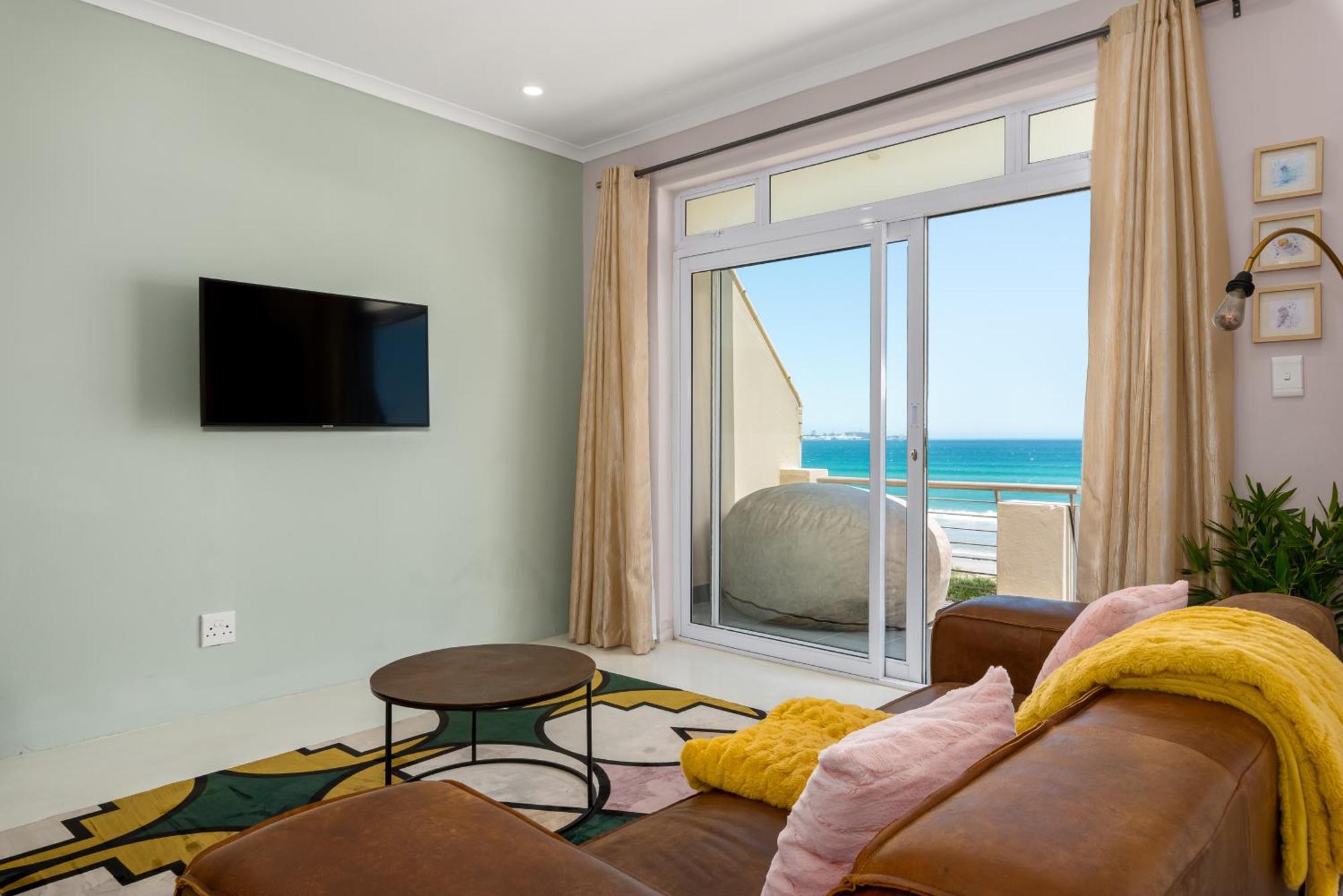 323 Leisure Bay *