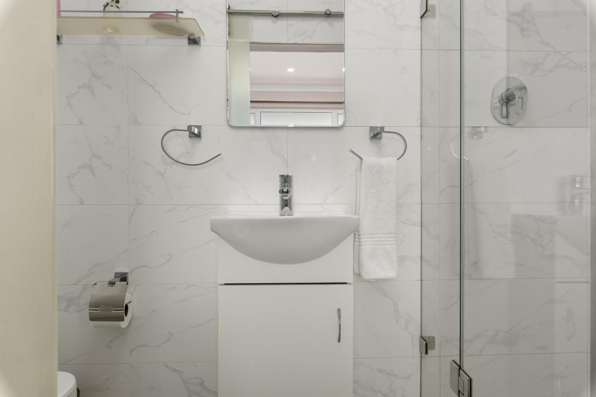 323 Leisure Bay Apartment